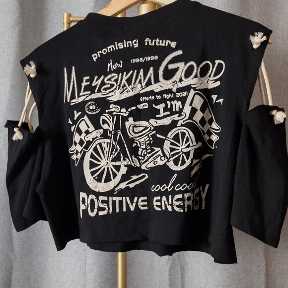 MeysiKim Cold Shoulder Graphic Tee  Black /One Size /Y2K - Picture 5 of 5